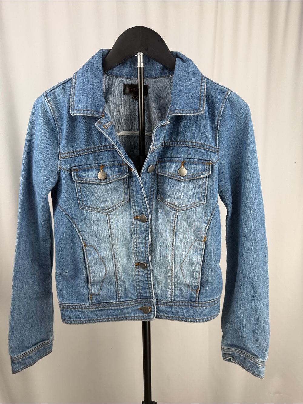Fire Los Angeles Light Wash Fitted Denim Trucker Jean Jacket XS